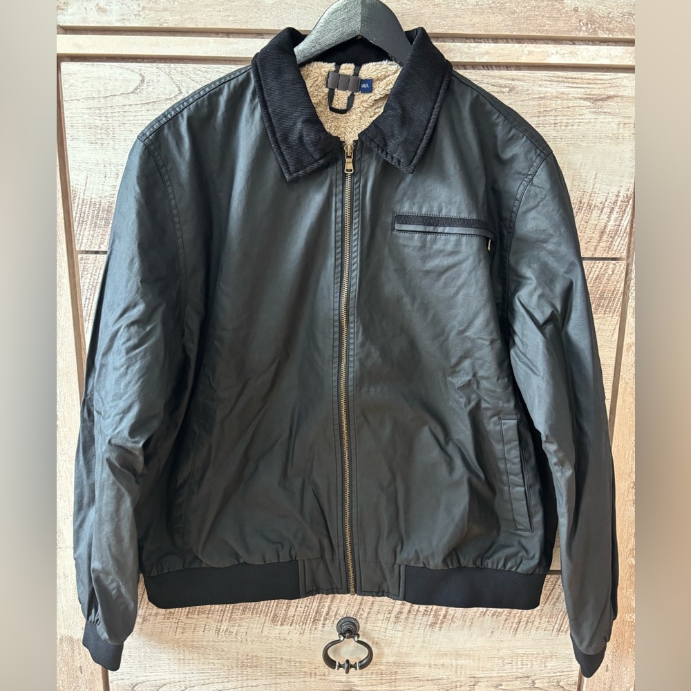 NWOT
Men’s Sherpa lined jacket
